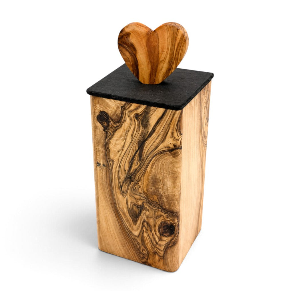 Kleine urn Olea – olijfhout met hart – 500 ml
