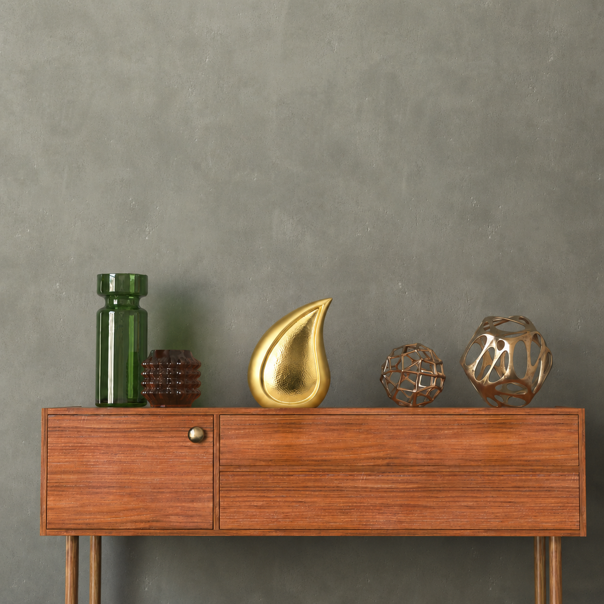 Urn Dorée, gouden druppel als designobject in huis