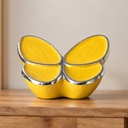 Gele vlinder-urn in een minimalistische woonkamer