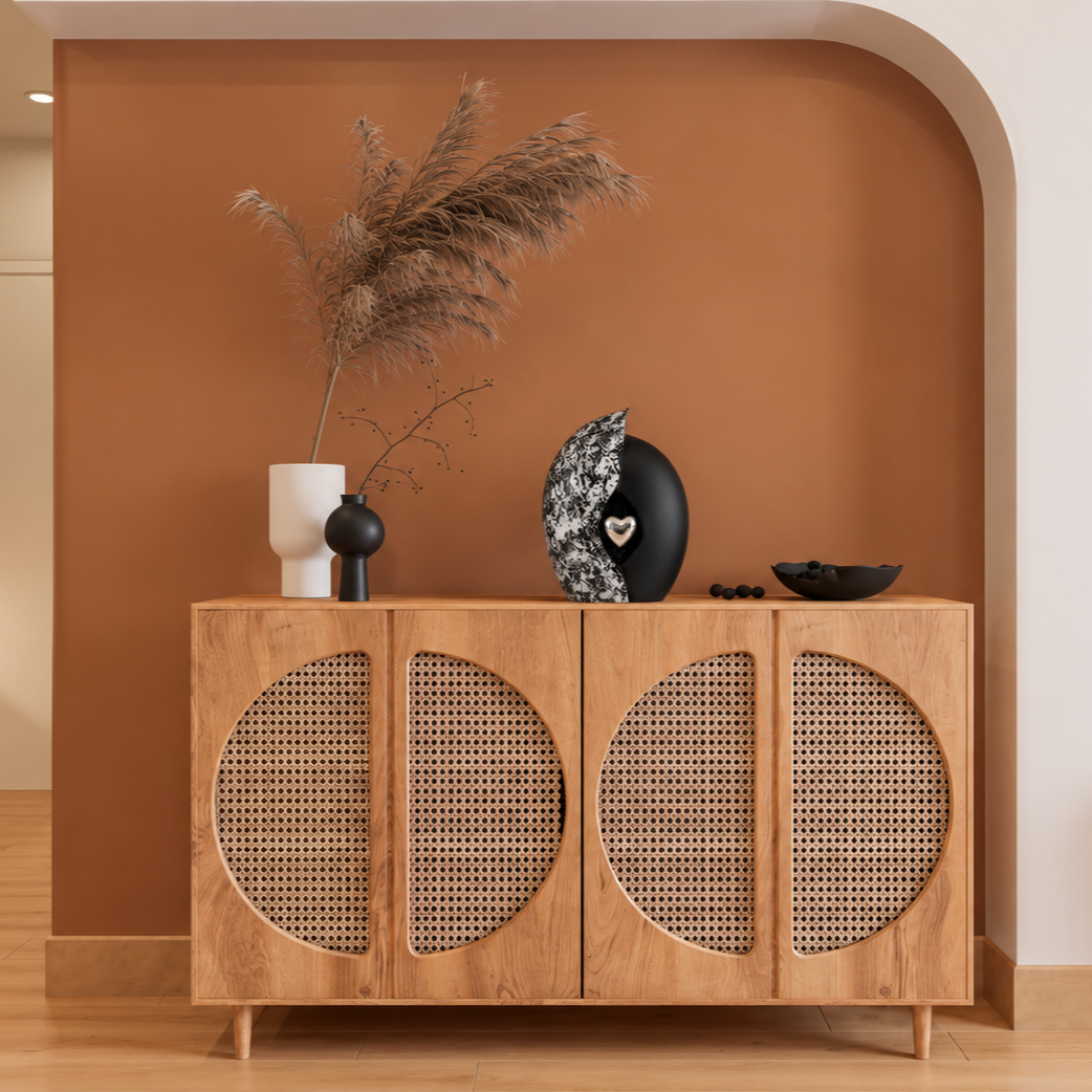 Urn Vida zwart met zilver op een dressoir